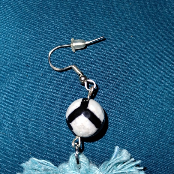 🦋🏵️🦋NWT Handmade Crackle Agate Earrings with Turquoise Feather Tassel - Picture 3 of 3